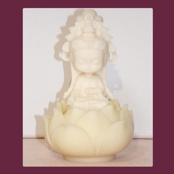 Mini GUANYIN BUDDHA Statue in Lotus Flower Small Baby -Ivory Resin-Bodhisattva - Picture 4 of 12